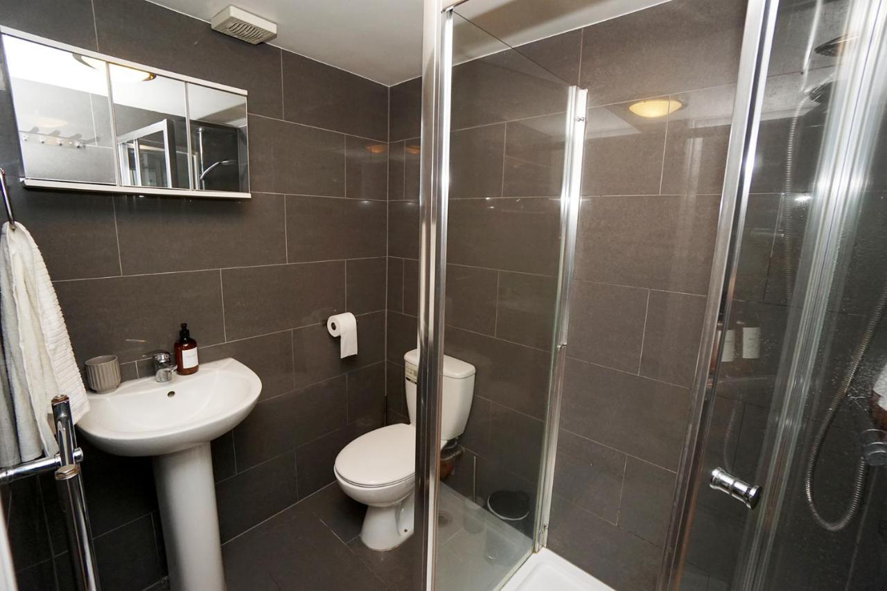 Cozy Retreat By Aresti Hotels London Bagian luar foto